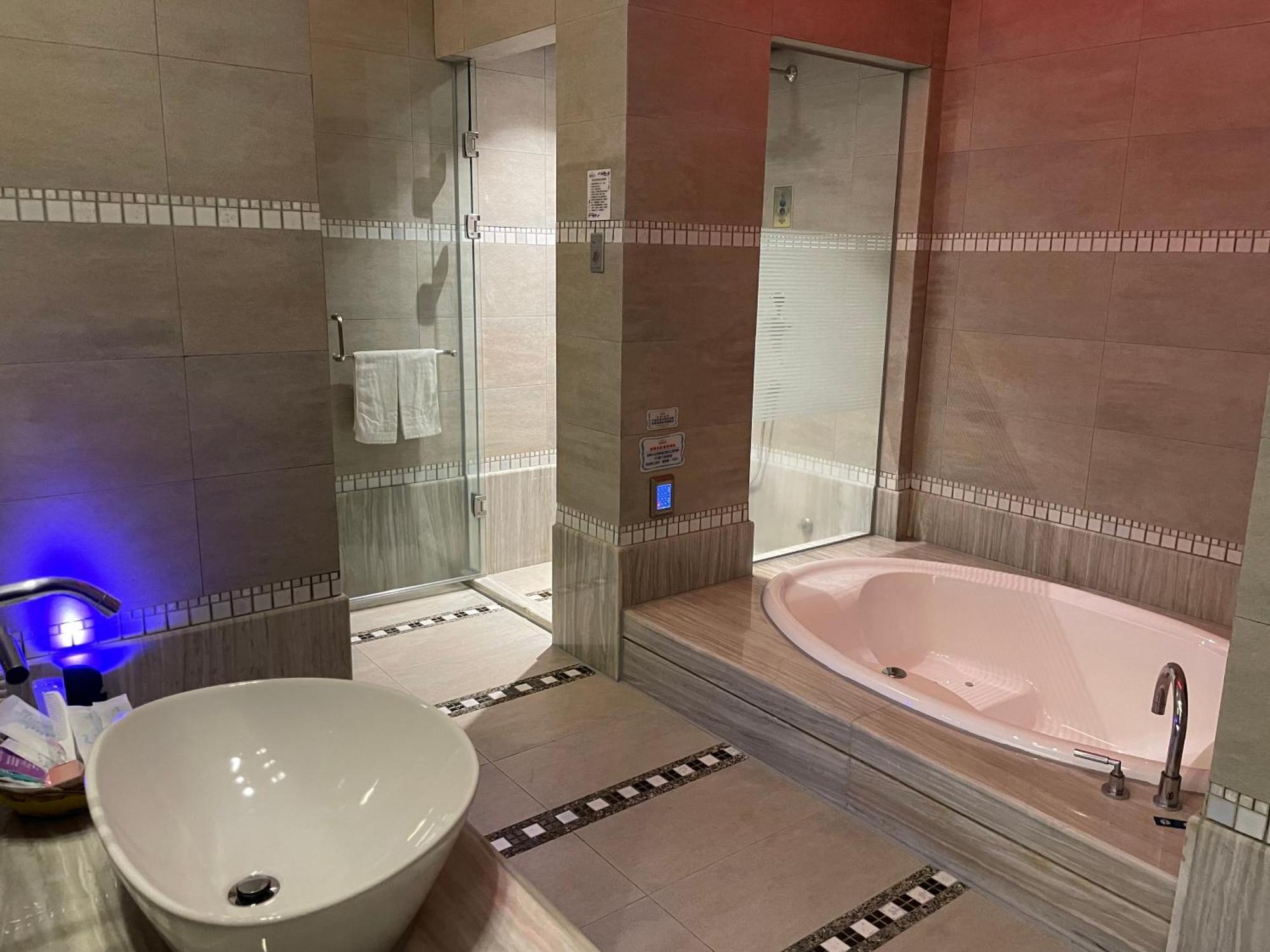 كاوشيونغ Purple Garden Motel المظهر الخارجي الصورة